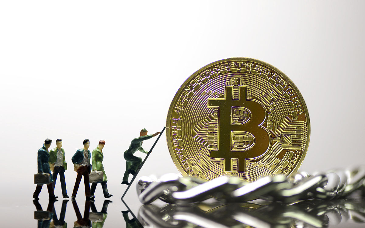 万亿市值灰飞烟灭!比特币暴跌引发加密货币“血洗”抛售潮近尾声?